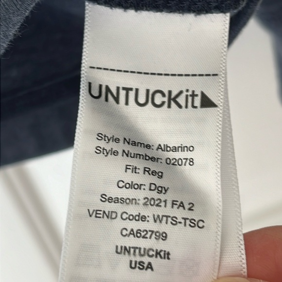 Men’s Untuckit Long Sleeve Henley Shirt - Picture 4 of 5
